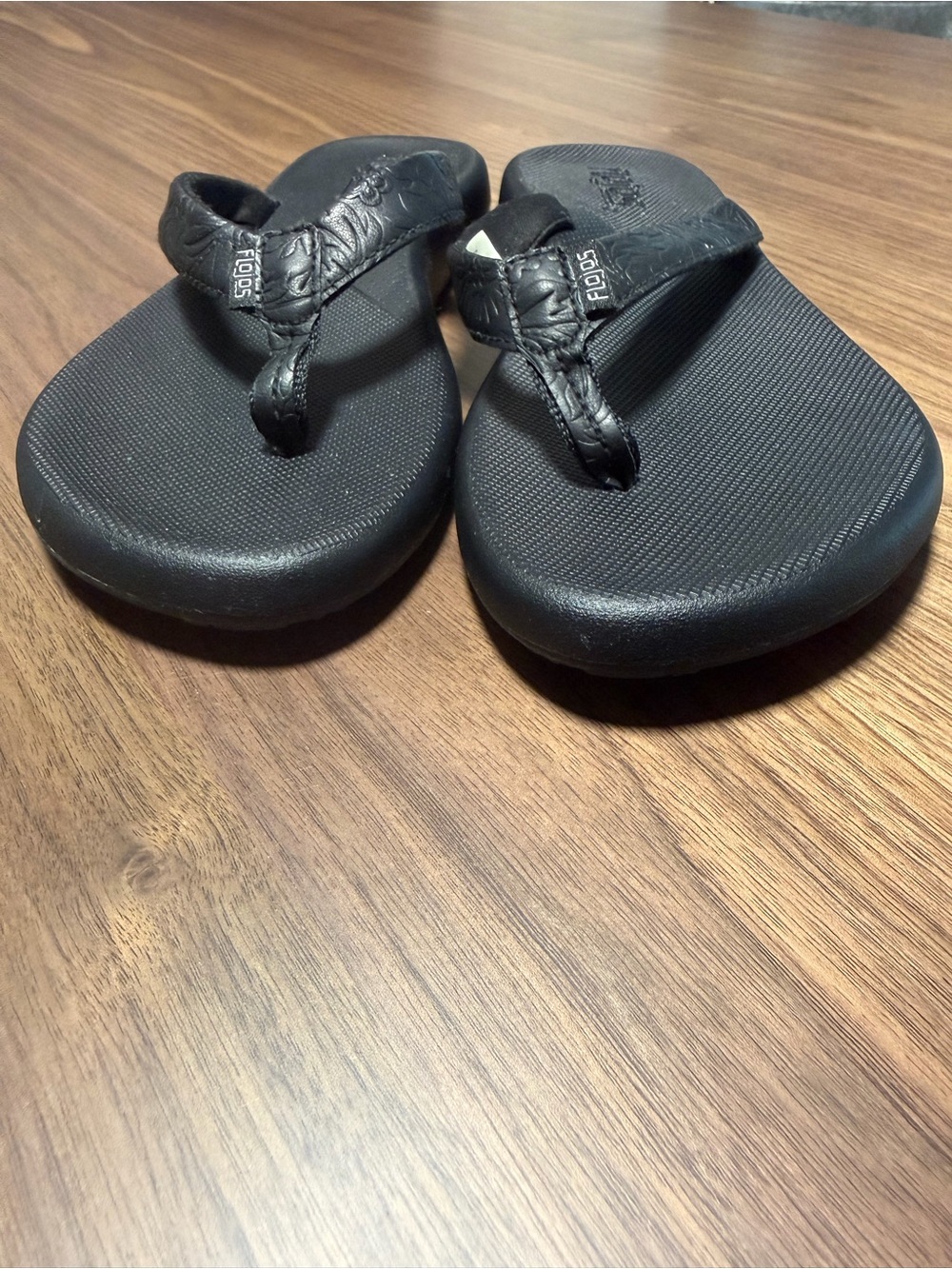 Flojos Black Textured Flip Flop Sandals - Picture 3 of 4